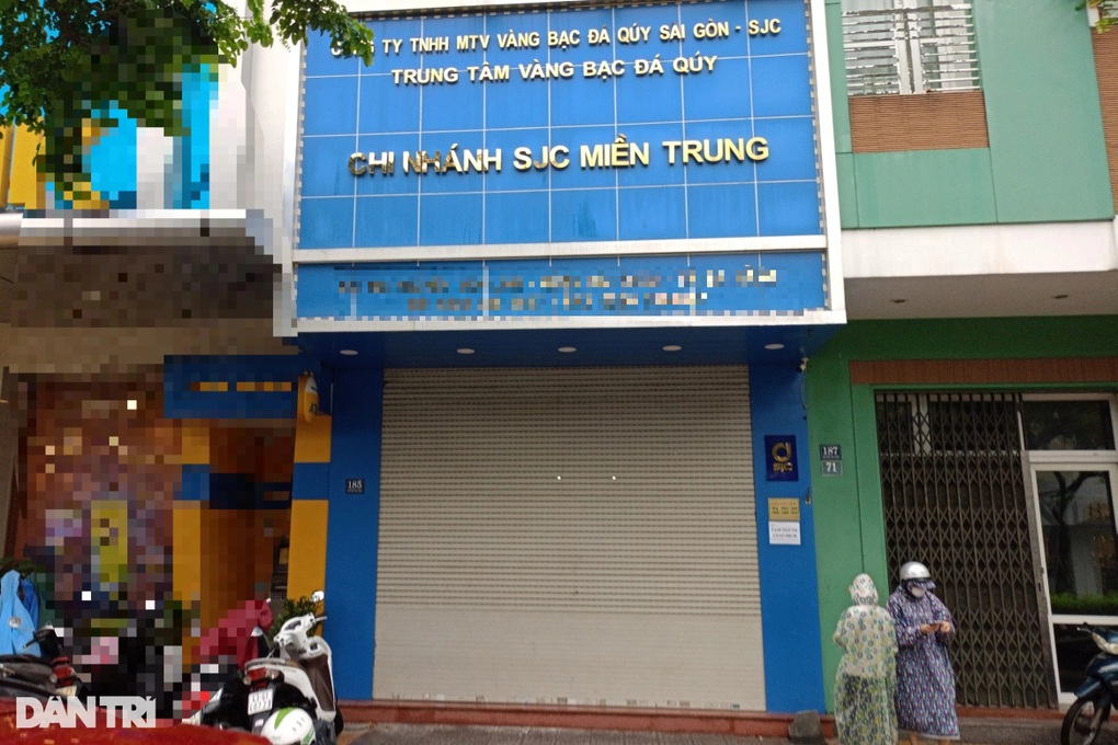 2 cửa hàng vàng SJC tại Đà Nẵng đóng cửa, dán bảng tạm ngưng giao dịch - 1 2 cửa hàng vàng SJC tại Đà Nẵng đóng cửa, dán bảng tạm ngưng giao dịch - 1