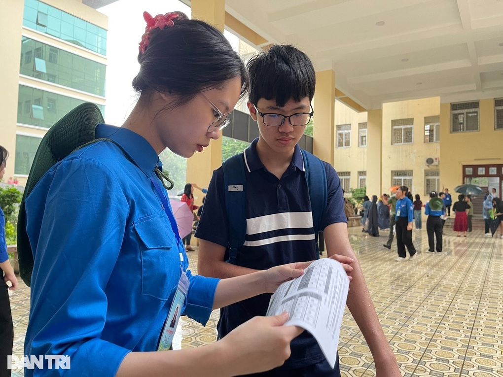 Thủ khoa chuyên Sư phạm từng là thủ khoa học sinh giỏi toán quận Cầu Giấy - 1 Thủ khoa chuyên Sư phạm từng là thủ khoa học sinh giỏi toán quận Cầu Giấy - 1