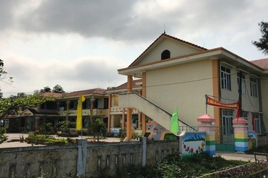 Quảng Bình: Cảnh cáo Hiệu trưởng đơn phương chấm dứt hợp đồng nhân viên bị ốm