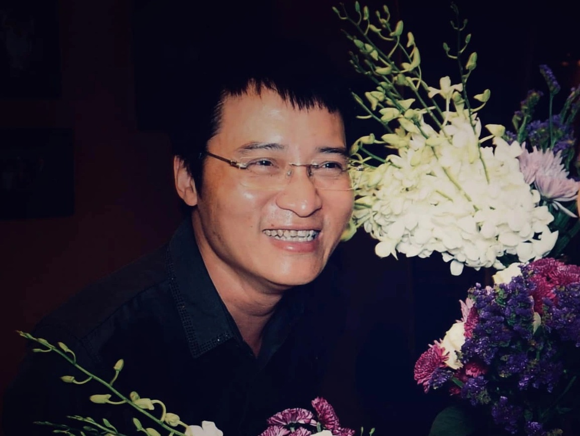 Khánh Linh khóc nghẹn trong giờ phút tiễn biệt anh trai - nhạc sĩ Ngọc Châu - 21 Khánh Linh khóc nghẹn trong giờ phút tiễn biệt anh trai - nhạc sĩ Ngọc Châu - 21