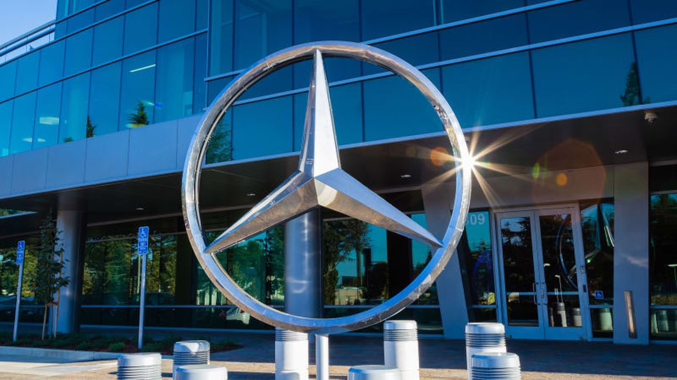 Mercedes-Benz chuẩn bị cắt giảm 10.000 việc làm - 1 Mercedes-Benz chuẩn bị cắt giảm 10.000 việc làm - 1