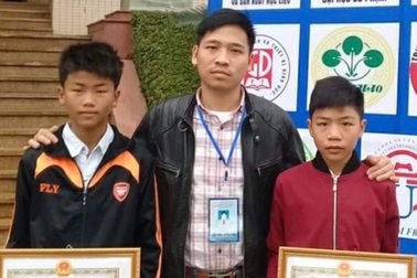 Thầy trò vùng cao sáng chế máy "biến" tỏi trắng thành tỏi đen giá trị