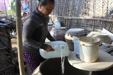 Dè sẻn từng giọt nước ngọt cho qua mùa hạn, mặn