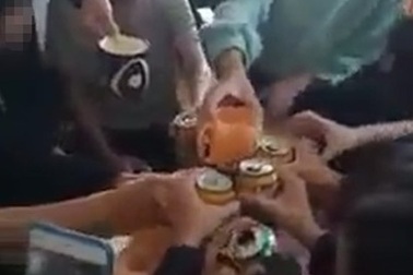 Công an vào cuộc vụ clip học sinh cấp 2 uống bia đăng tải trên mạng