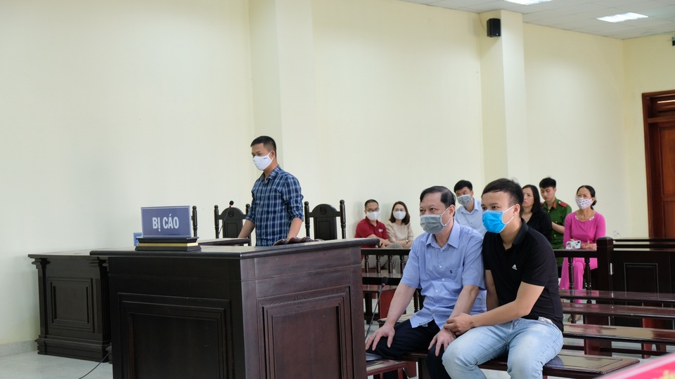 Trưởng Công an thành phố lôi kéo thuộc cấp lập hồ sơ khống hòng “lách tội” - 1 Trưởng Công an thành phố lôi kéo thuộc cấp lập hồ sơ khống hòng “lách tội” - 1