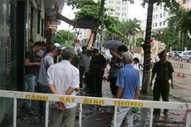 Dập tắt đám cháy mới bàng hoàng biết trong nhà còn nhiều người