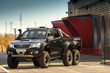 Thêm Toyota Hilux 6 bánh ra đời