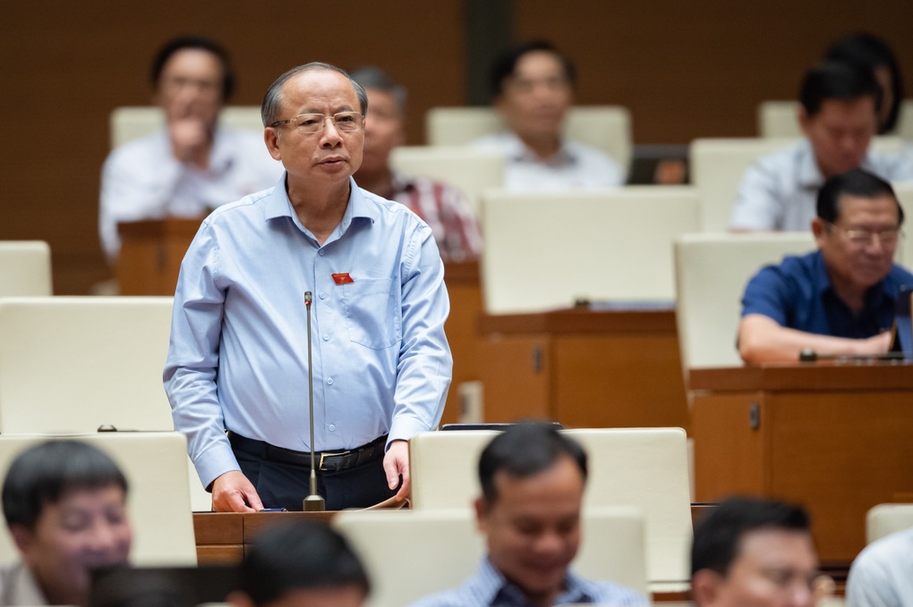 Đại biểu Quốc hội đề nghị có thể đi vay để tăng lương cho cán bộ - 1 Đại biểu Quốc hội đề nghị có thể đi vay để tăng lương cho cán bộ - 1