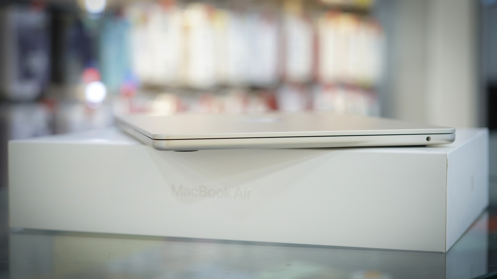 Trên tay MacBook Air M2 tại Việt Nam, giá 34 triệu đồng - 4 Trên tay MacBook Air M2 tại Việt Nam, giá 34 triệu đồng - 4