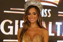 Hai bộ váy của NTK Việt giúp hai hoa hậu quốc tế liên tiếp đăng quang