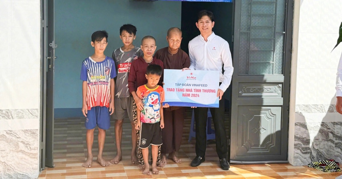 Tập đoàn Vinafeed trao 59 nhà tình thương