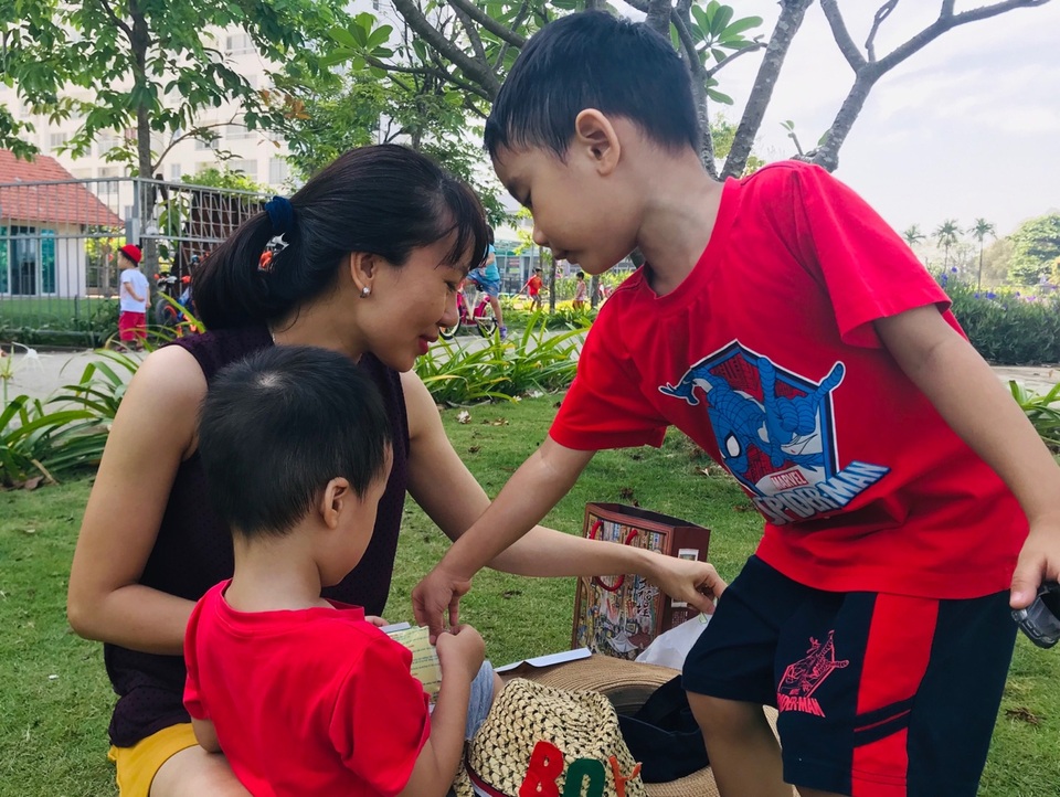 Con nhỏ nghỉ dài, cha mẹ “phát điên” - 3 Con nhỏ nghỉ dài, cha mẹ “phát điên” - 3