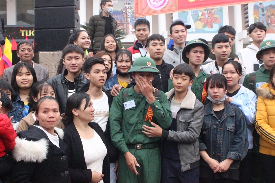 Nước mắt, nụ cười ngày tiễn đưa con lên đường nhập ngũ - 5 Nước mắt, nụ cười ngày tiễn đưa con lên đường nhập ngũ - 5