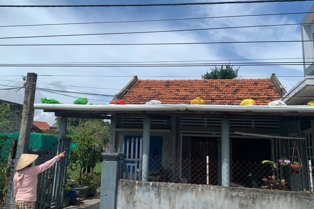 Dừng họp lo chống bão Kalmaegi, không để cảnh cứu người dân trên nóc nhà - 3