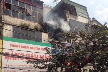 Hà Nội: Cháy cửa hàng văn phòng phẩm trên đường Giải Phóng