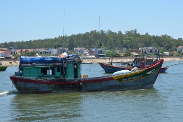 Hỗ trợ tàu cá Quảng Ngãi bị đâm ở Hoàng Sa