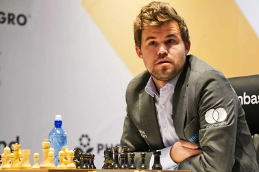 "Vua cờ" Magnus Carlsen quyết định không bảo vệ ngôi vô địch thế giới