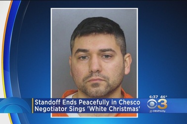 Đặc nhiệm Mỹ hát để thuyết phục đối tượng quá khích bỏ súng