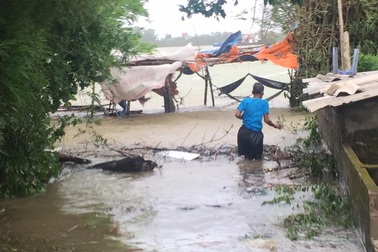 Làng chài Hòa Lam “thất thủ” trong cơn bão số 10