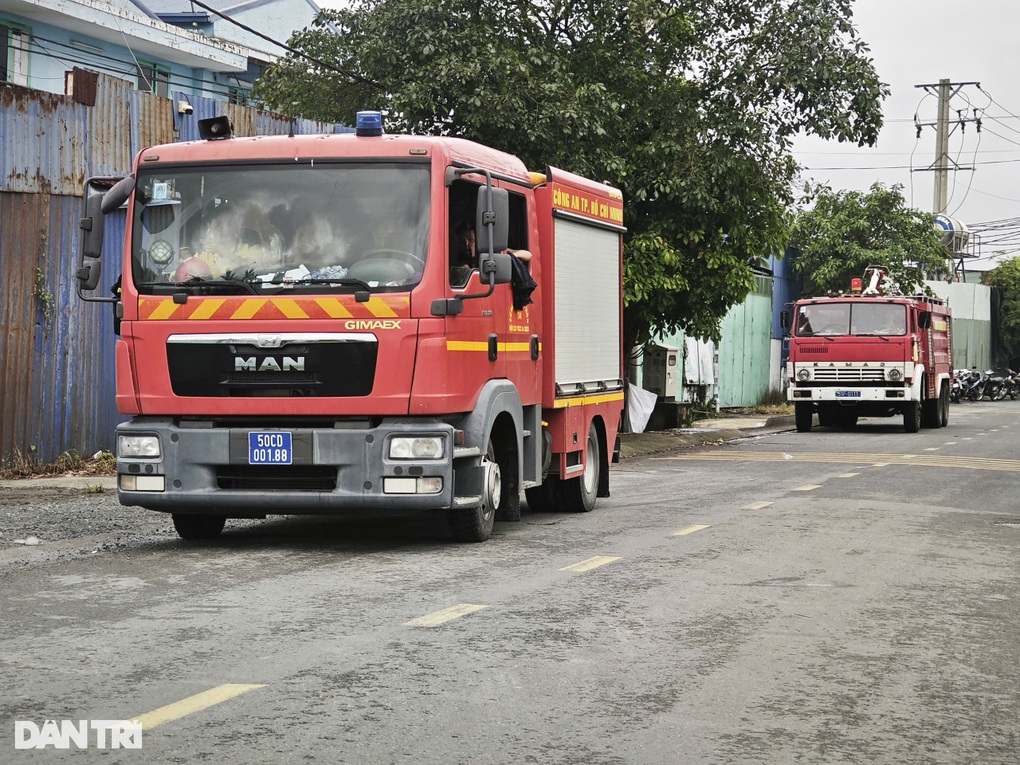 Cháy nhà kho ở TPHCM - 2 Cháy nhà kho ở TPHCM - 2
