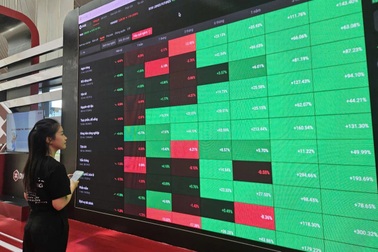 Chứng khoán sắp được giao dịch xuyên trưa, nhà đầu tư hưởng lợi gì?