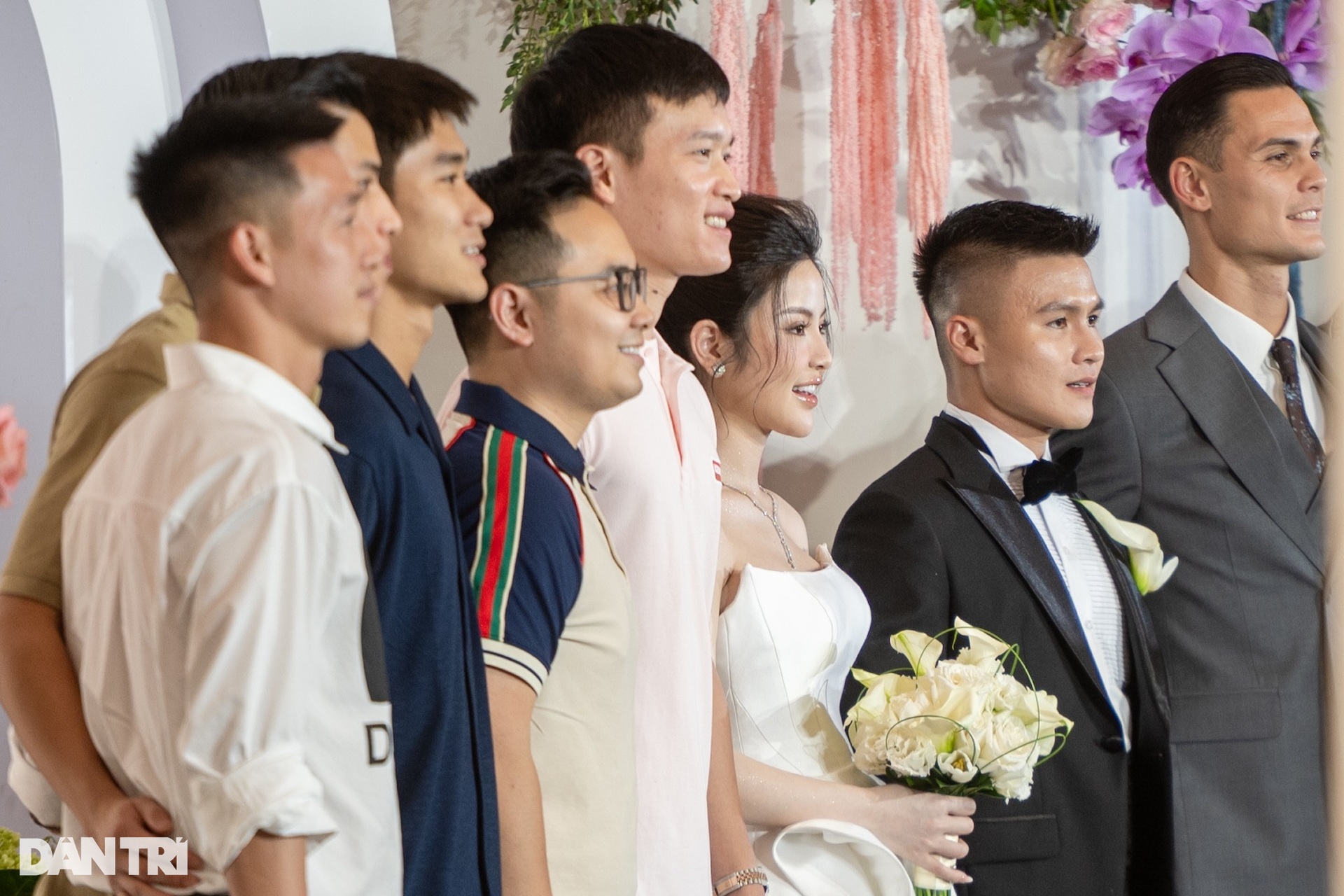 Đám cưới Quang Hải: Cô dâu - chú rể bất ngờ thông báo có em bé - 14