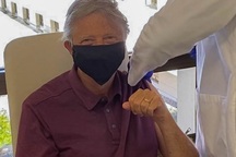 Tỷ phú Bill Gates hào hứng khi được tiêm vắc xin ngừa Covid-19