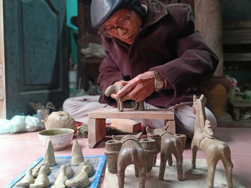 Về Bắc Ninh xem thợ nghề thổi hồn vào những chú trâu đất sét - 3 Về Bắc Ninh xem thợ nghề thổi hồn vào những chú trâu đất sét - 3