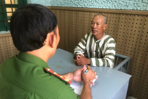 Bắt 6 người vào đền thờ trộm tiền công đức