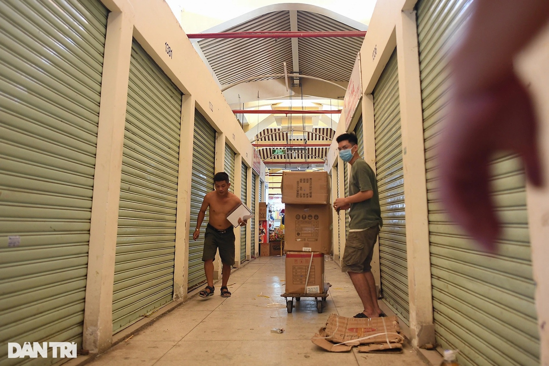 Loạt chợ lớn nhất TPHCM ế ẩm, nhiều tiểu thương bỏ sạp nghỉ kinh doanh - 4 Loạt chợ lớn nhất TPHCM ế ẩm, nhiều tiểu thương bỏ sạp nghỉ kinh doanh - 4