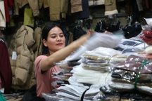 Ngày bán chỉ vài đơn, tiểu thương chợ lớn hết thời "thách cả, trả nửa"