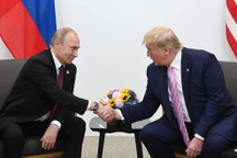 Tổng thống Putin phủ nhận mối quan hệ đặc biệt giữa Nga và ông Trump