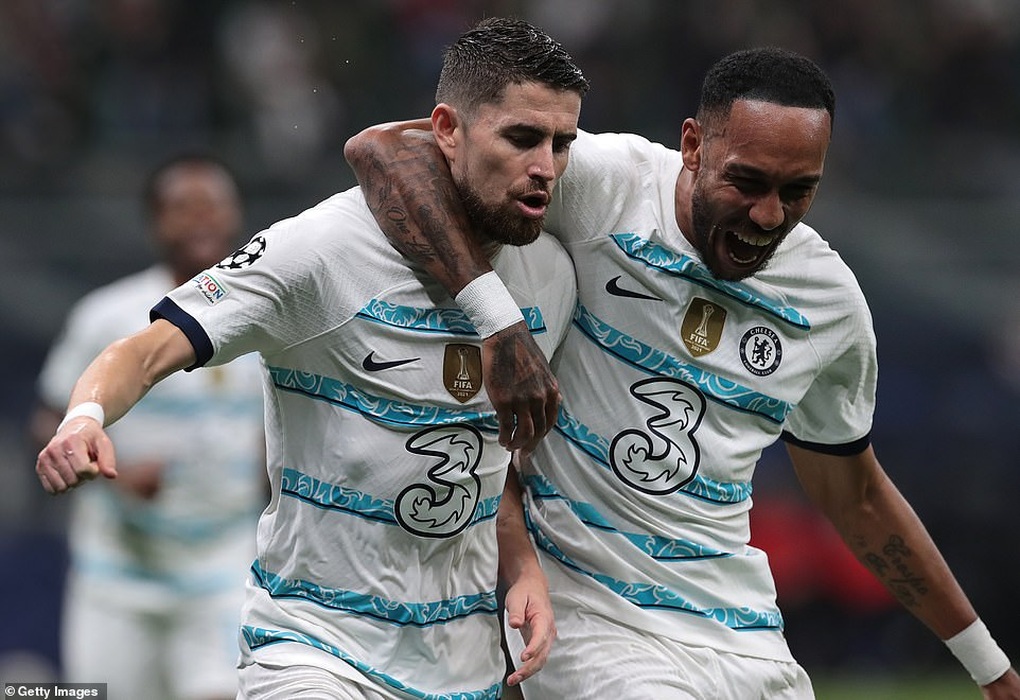 Thắng dễ 10 người của AC Milan, Chelsea vươn lên đầu bảng - 4 Thắng dễ 10 người của AC Milan, Chelsea vươn lên đầu bảng - 4
