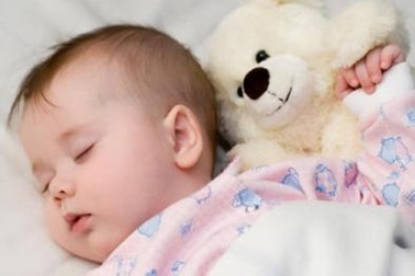 3 tư thế ngủ an toàn cho trẻ sơ sinh