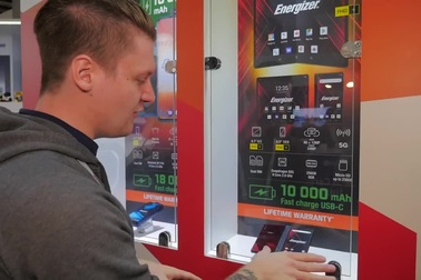 Cận cảnh chiếc smartphone màn hình gập của Energizer được trưng bày tại MWC 2019