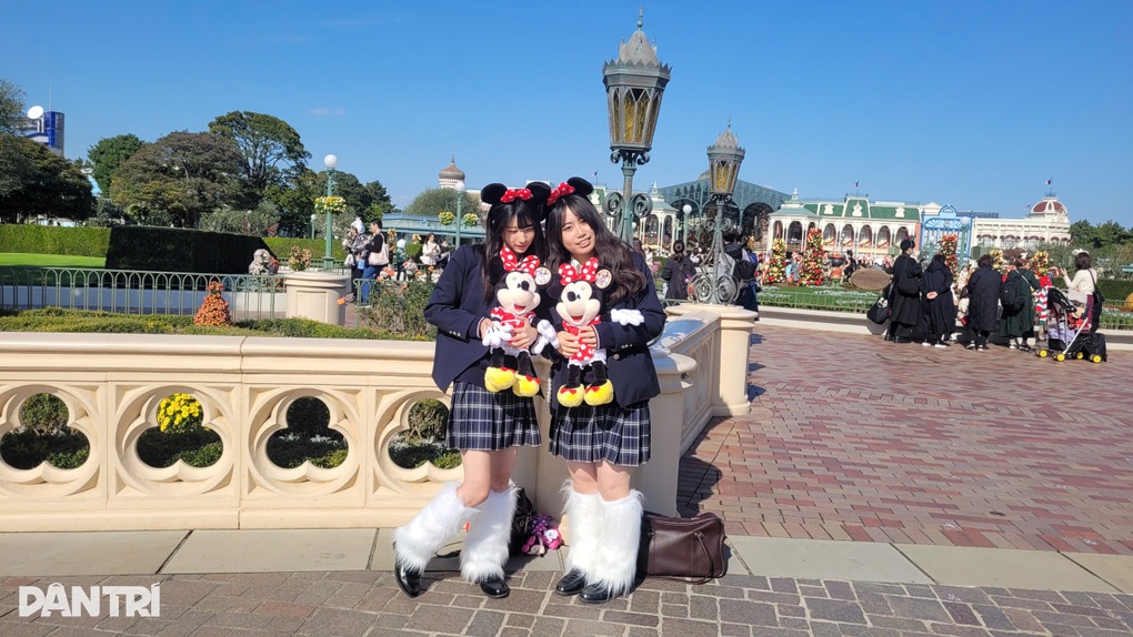 Lạc vào Tokyo Disneyland mùa lễ hội, du khách Việt say mê trải nghiệm - 5 Lạc vào Tokyo Disneyland mùa lễ hội, du khách Việt say mê trải nghiệm - 5