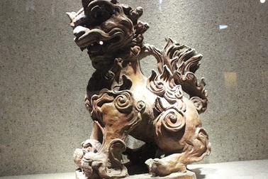 Làm sao để “đối xử” đúng với các biểu tượng văn hóa