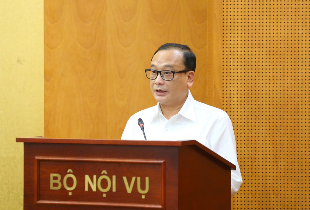 Báo cáo Bộ Chính trị nội dung cơ bản sau khi vận hành chính quyền mới - 2 Báo cáo Bộ Chính trị nội dung cơ bản sau khi vận hành chính quyền mới - 2
