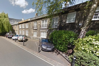 Anh: Một chỗ đậu xe đắt hơn nhà ở