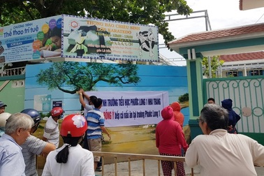 Vụ "lùm xùm" bữa ăn học sinh: Nhà trường đổi đơn vị nấu bếp