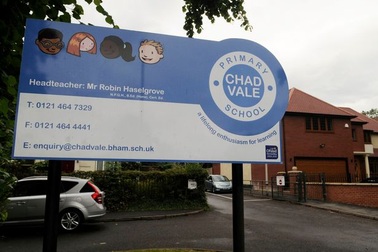 Bé gái 9 tuổi viết thư cảnh báo tài xế đỗ xe trái phép gần trường