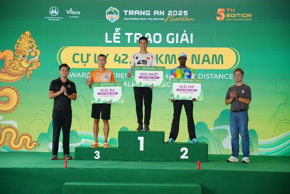 Trang An Marathon 2025 quy tụ hơn 10.000 vận động viên trên cung đường di sản - 4 Trang An Marathon 2025 quy tụ hơn 10.000 vận động viên trên cung đường di sản - 4