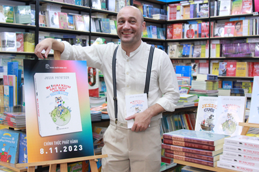 Chuyện "anh" Tây chọn sống lâu dài tại Việt Nam, viết sách bằng tiếng Việt