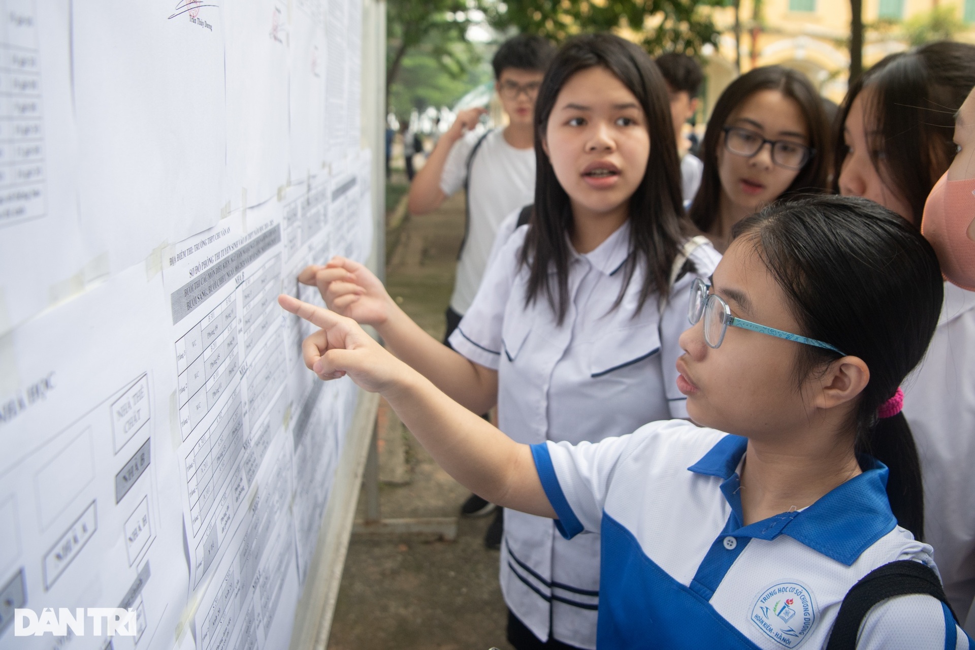 Sĩ tử Hà Nội lo lắng tới mất ngủ, dậy sớm đi làm thủ tục thi lớp 10 - 4 Sĩ tử Hà Nội lo lắng tới mất ngủ, dậy sớm đi làm thủ tục thi lớp 10 - 4