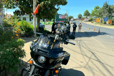 Đoàn xe phân khối lớn lạng lách, đánh võng trên quốc lộ