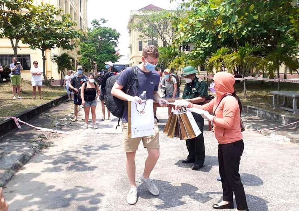 Vợ bệnh nhân thứ 57 âm tính với Covid-19 - 2 Vợ bệnh nhân thứ 57 âm tính với Covid-19 - 2