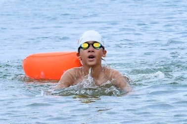 VĐV thích thú trải nghiệm đường bơi thử ở giải Aqua Warriors Quảng Trị