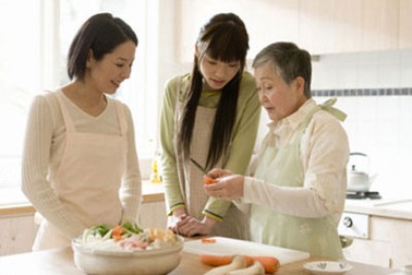 Khi mẹ chồng chê nàng dâu “ít học”