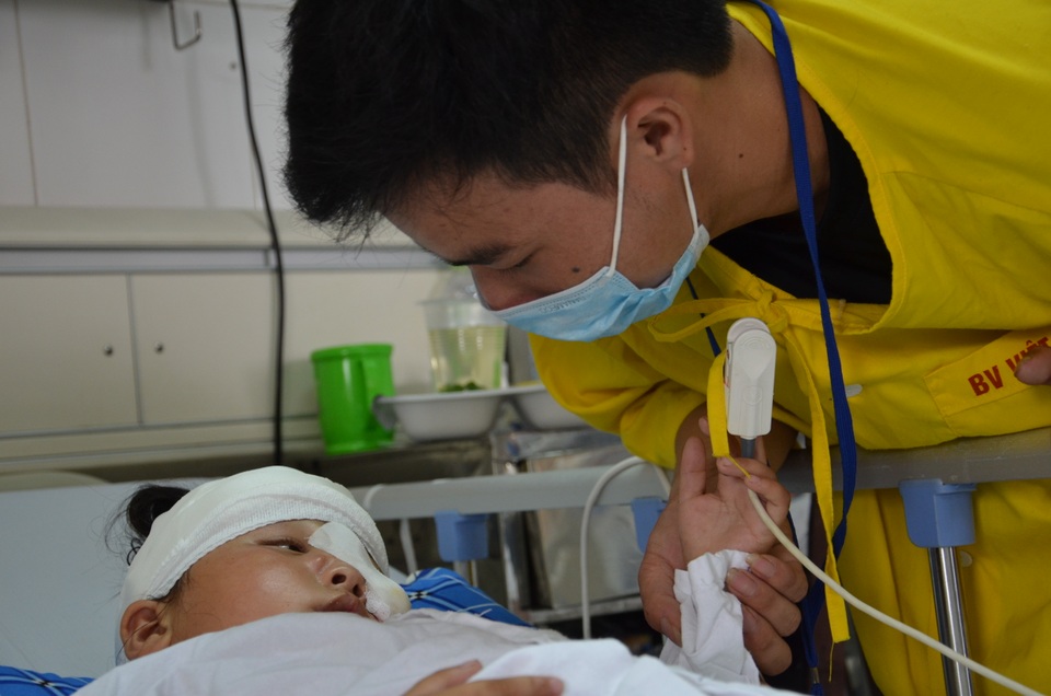 Đau nhói lòng cảnh cô gái 16 tuổi nặng 18kg cầu cứu bạn đọc - 4 Đau nhói lòng cảnh cô gái 16 tuổi nặng 18kg cầu cứu bạn đọc - 4
