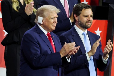J.D. Vance - từ người phản đối mạnh mẽ tới "phó tướng" của ông Trump